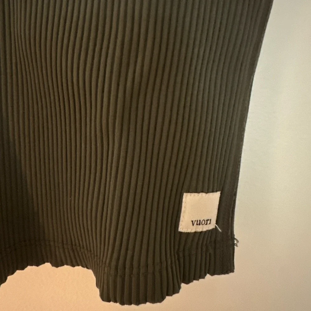 Vuori ribbed crop tank - Picture 3 of 4